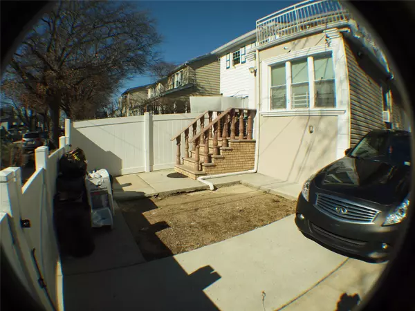Jamaica, NY 11433,11137 156th ST