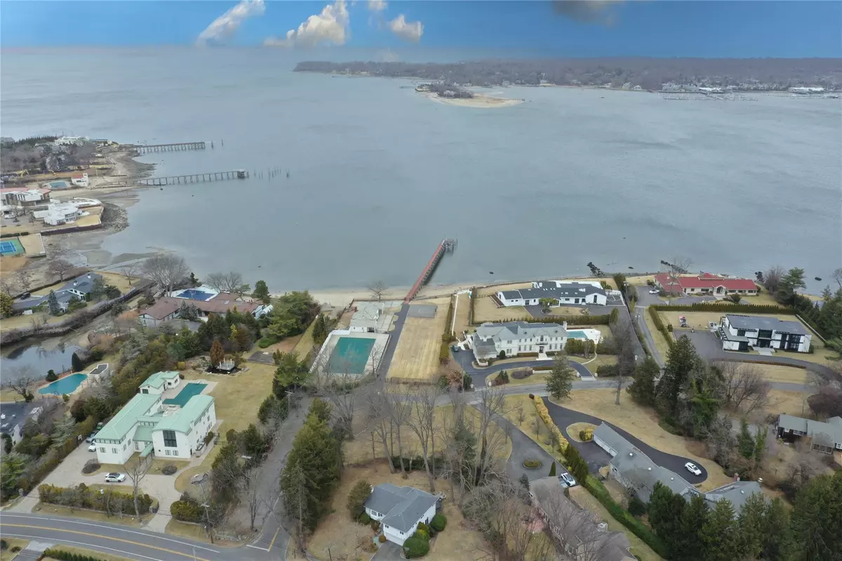 Great Neck, NY 11024,31 HARBOUR RD