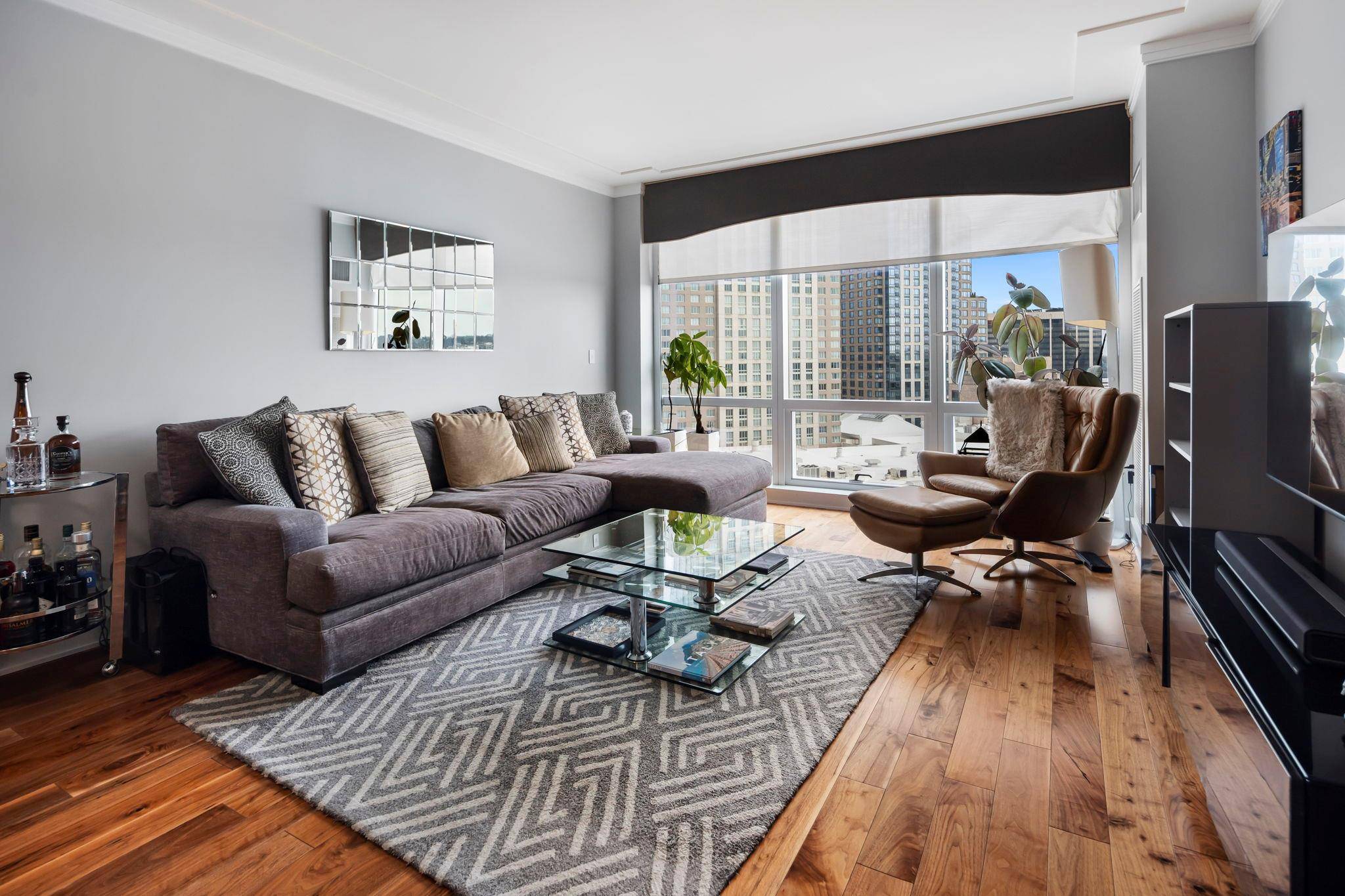 White Plains, NY 10601,1 Renaissance SQ #17B