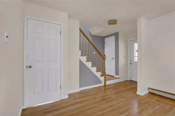 Floral Park, NY 11001,218 Oak ST