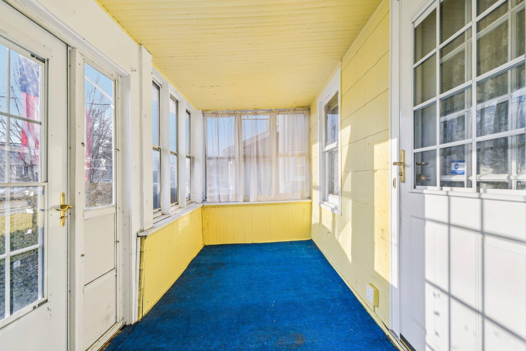 Rockville Centre, NY 11570,77 Woods AVE