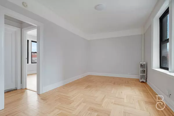 Jackson Heights, NY 11372,37-16 83rd ST #4E
