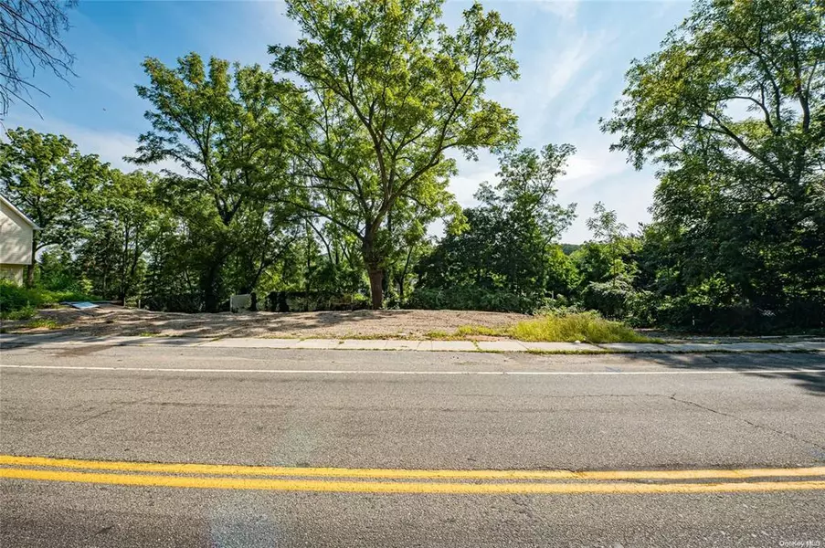 300 Woodbury RD, Woodbury, NY 11797