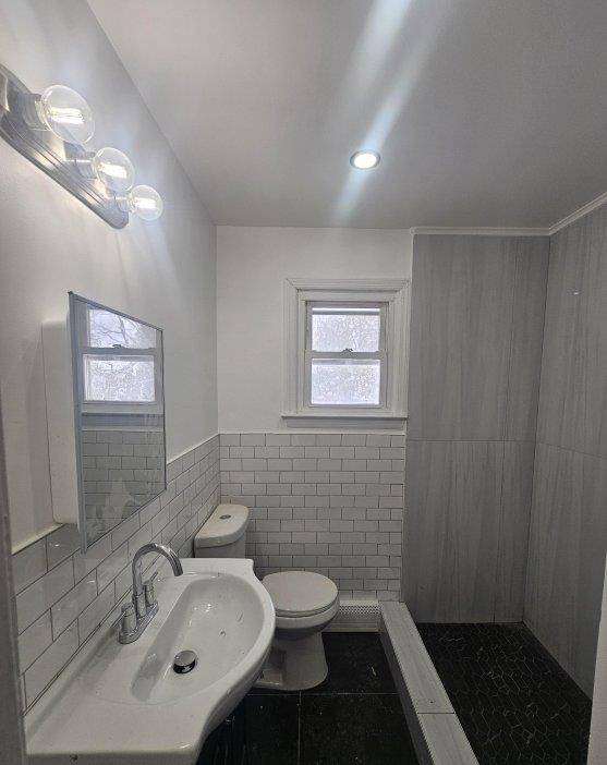 Medford, NY 11763,83 Smith LN