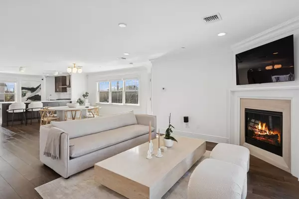 Southampton, NY 11968,3 Village Green DR