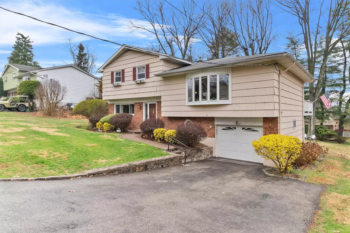 Elmsford, NY 10523,130 Parkview RD