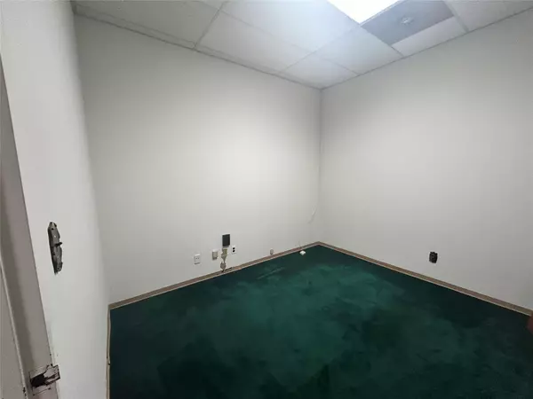 Glen Cove, NY 11542,10 Cedar Swamp RD #Suite 1