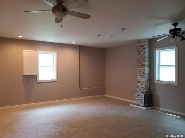 North Lindenhurst, NY 11757,64 Kellum ST