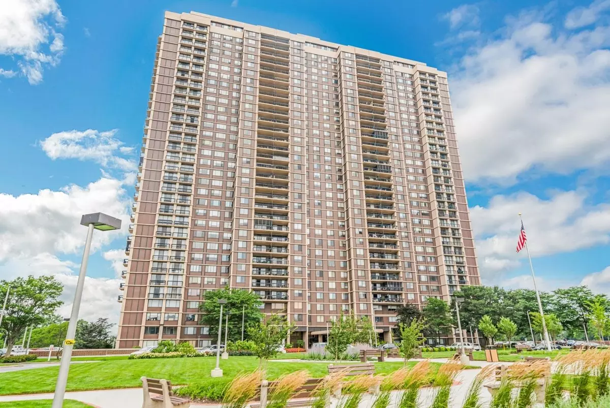 Floral Park, NY 11005,27010 Grand Central Parkway #14E