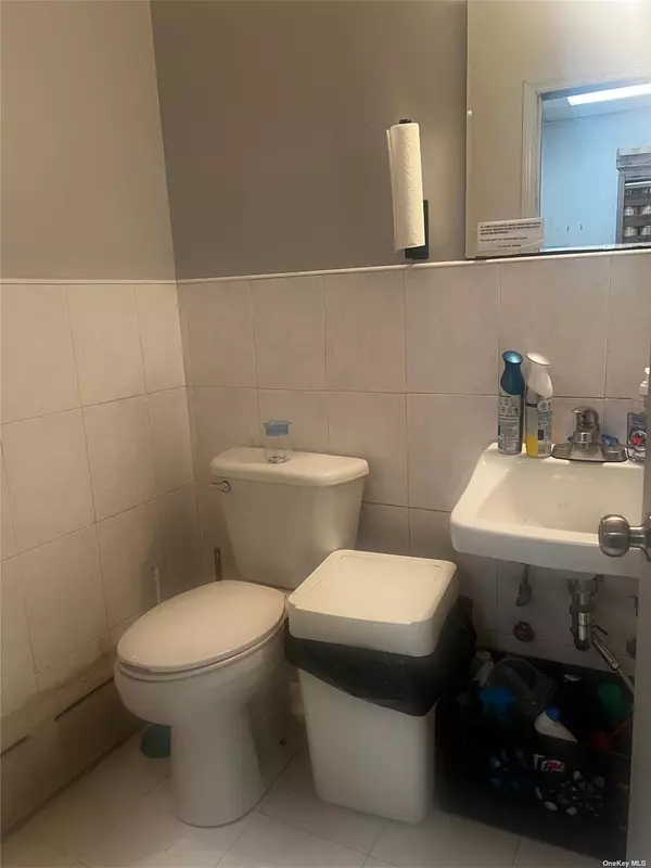 Jackson Heights, NY 11372,35-50 92 ST