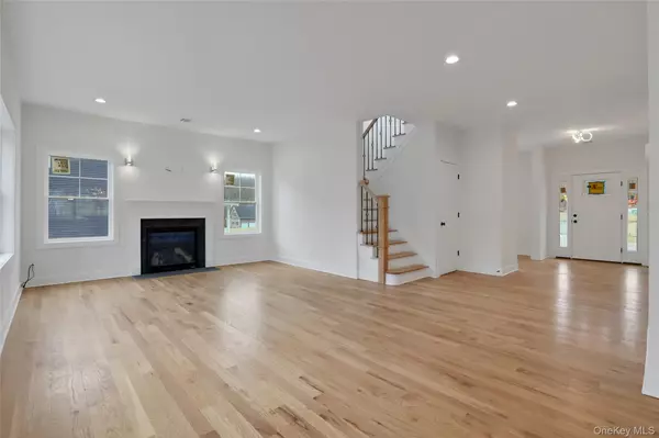 New Windsor, NY 12553,56 Frank ST