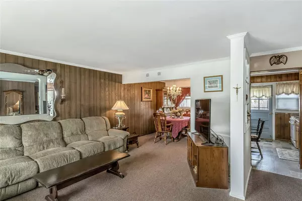 Hicksville, NY 11801,17 Maglie DR