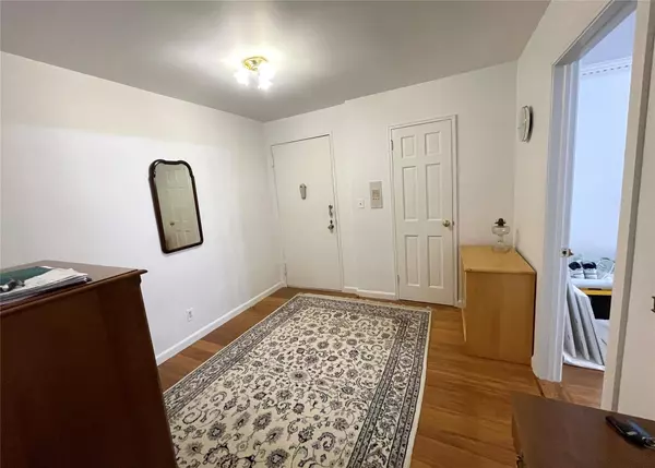 Port Chester, NY 10573,370 Westchester AVE #3K
