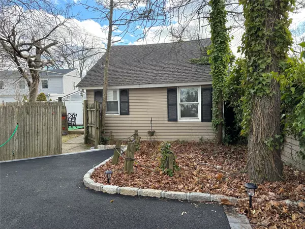 Copiague, NY 11726,78 Scudder AVE