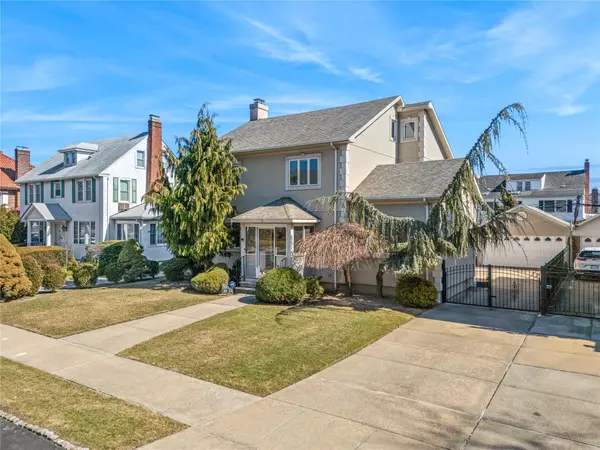 3323 158th ST, Flushing, NY 11358