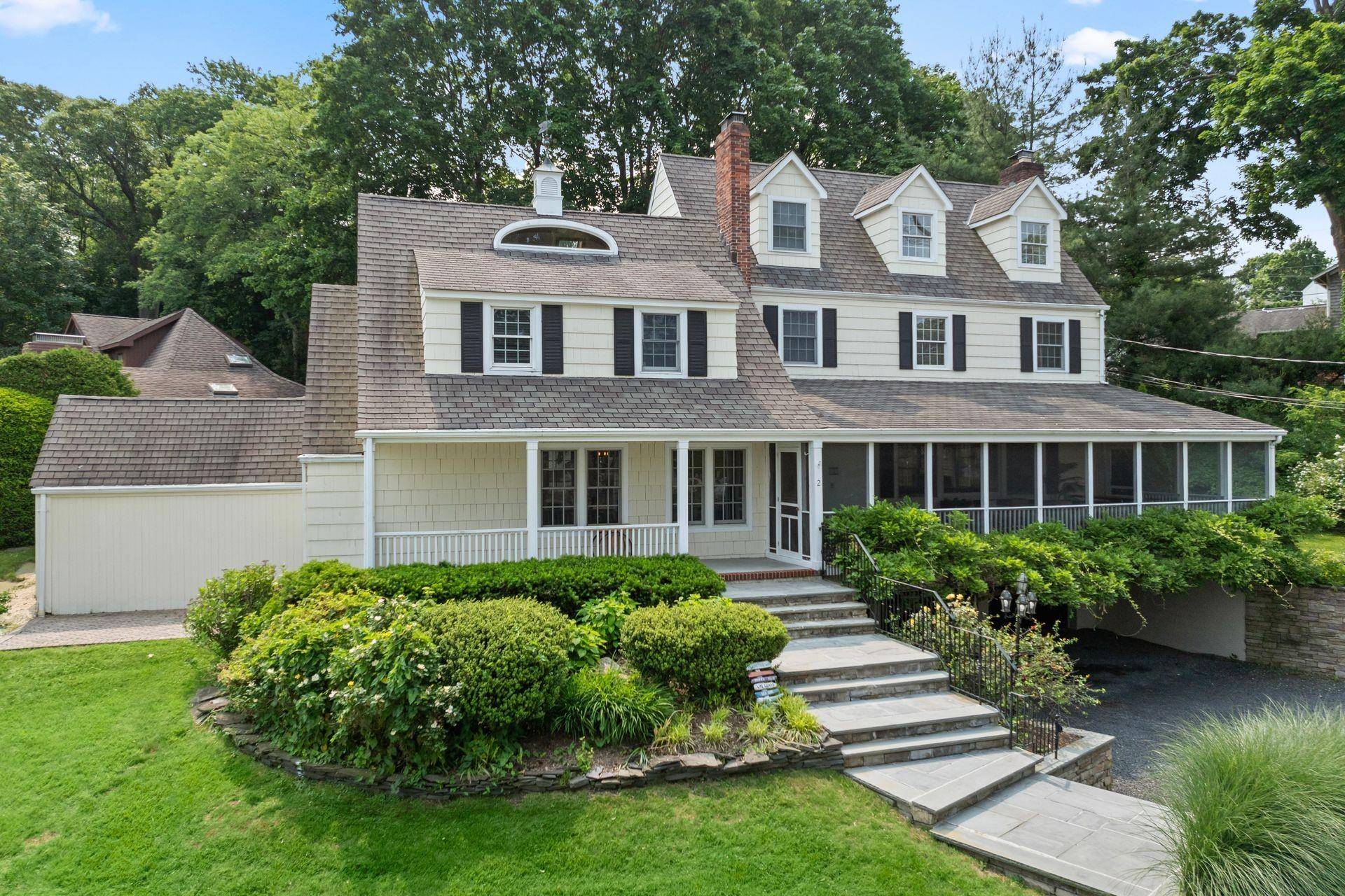 Huntington Bay, NY 11743,2 Valley DR