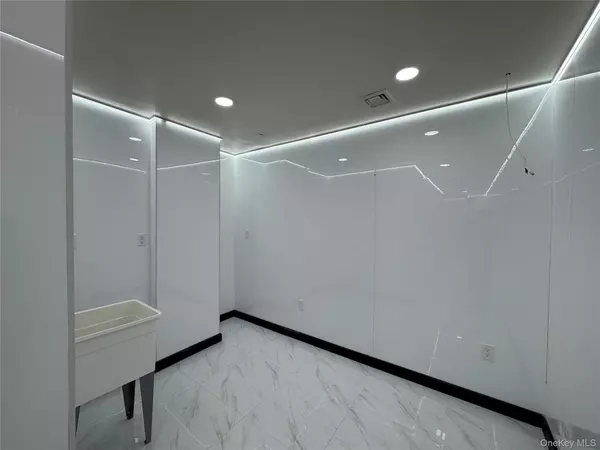 Flushing, NY 11354,142-28 38th AVE #Office