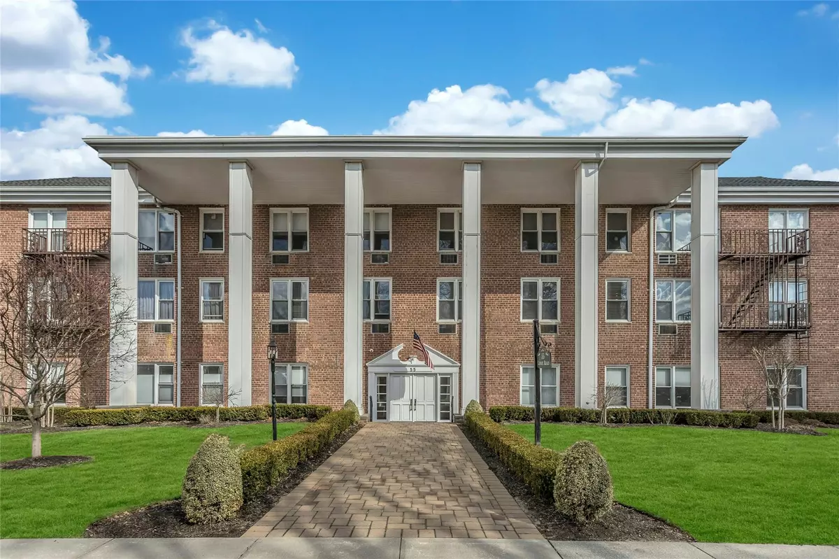 Rockville Centre, NY 11570,55 Lenox #1N