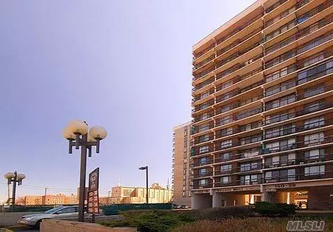 150-38 Union TPKE #PHF, Kew Garden Hills, NY 11367