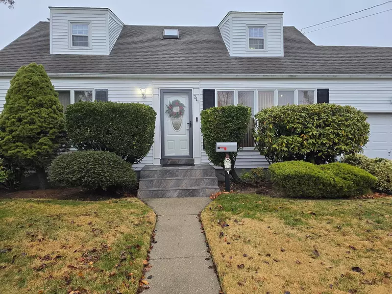 251 N Nassau AVE, Massapequa, NY 11758