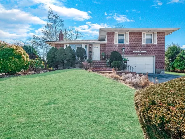 100 Robbins LN,  Jericho,  NY 11753