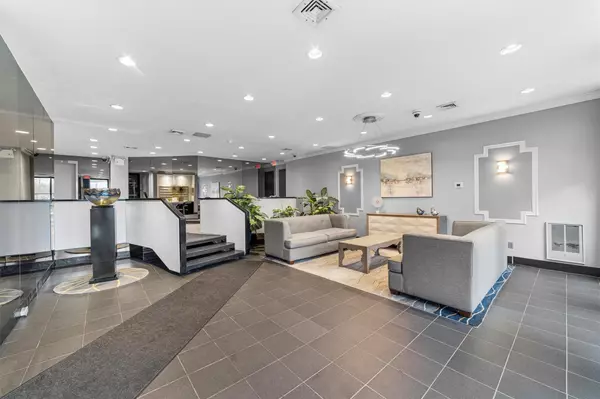 Hartsdale, NY 10530,500 High Point DR #315