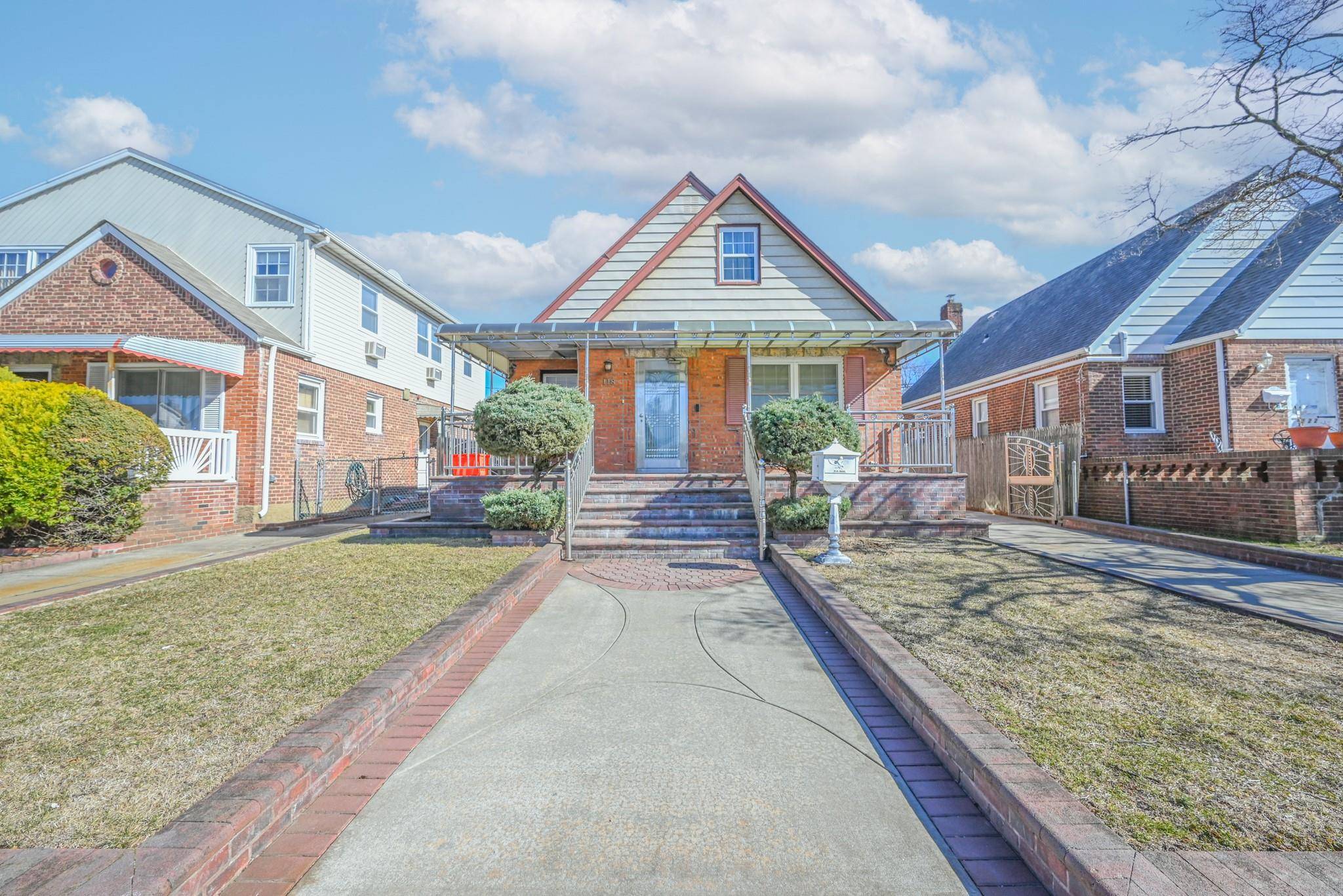 Elmont, NY 11003,118 Sussex RD