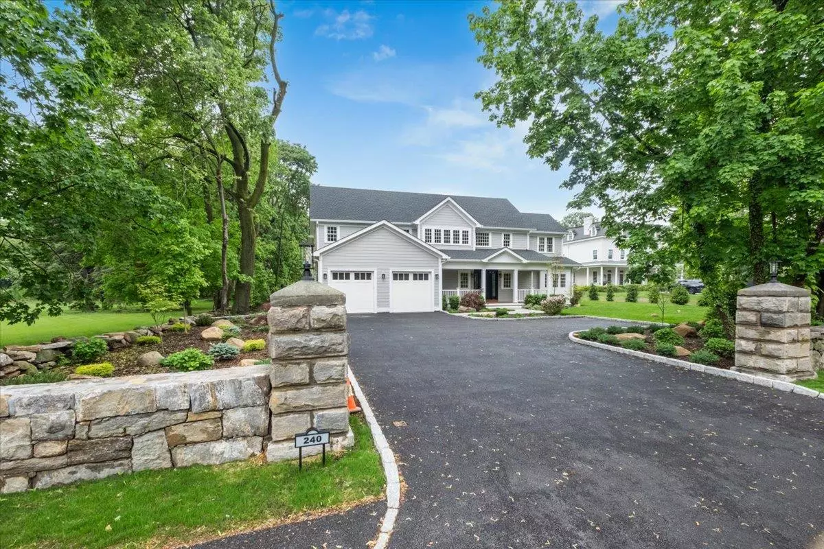 Scarsdale, NY 10583,240 FORT HILL RD
