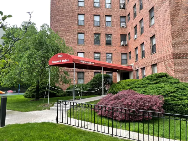 Mount Vernon, NY 10552,180 Pearsall DR #5B