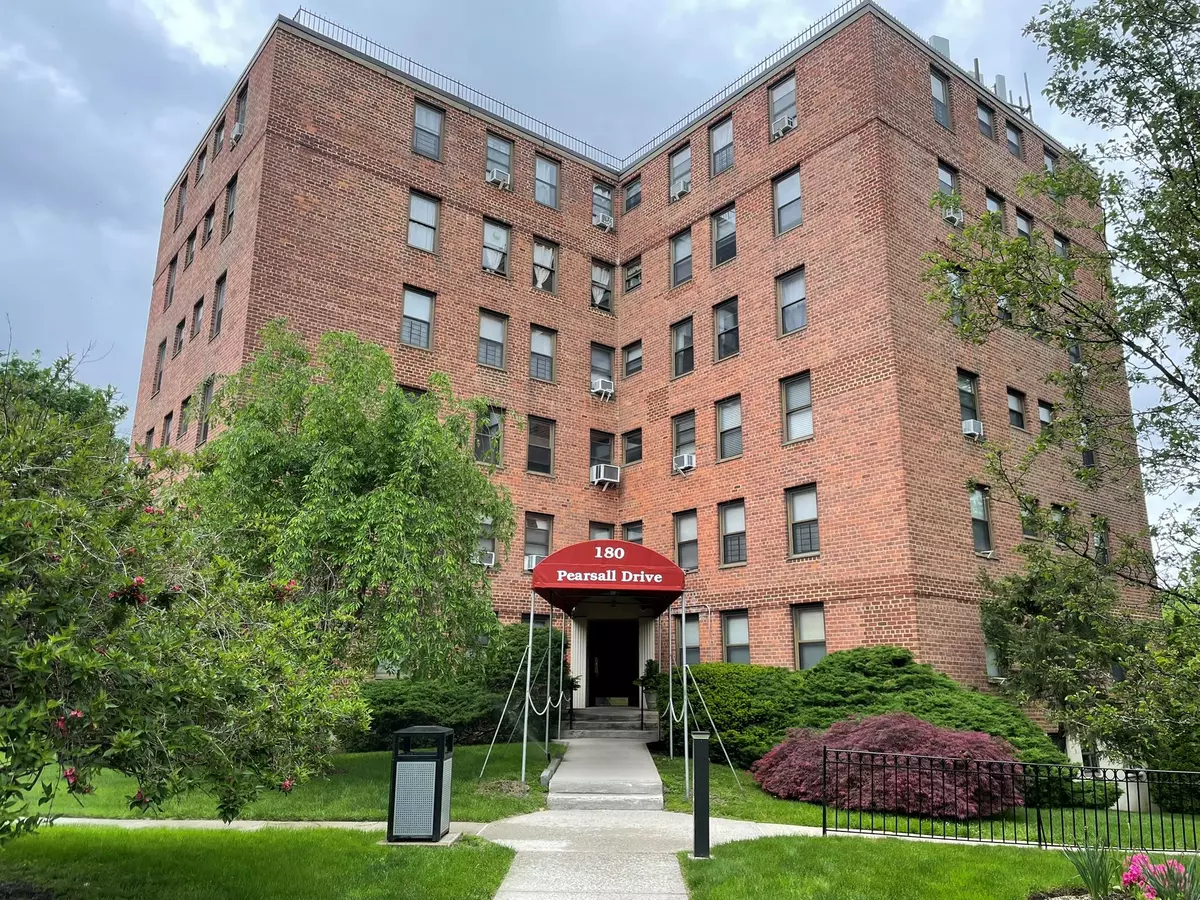 Mount Vernon, NY 10552,180 Pearsall DR #5B