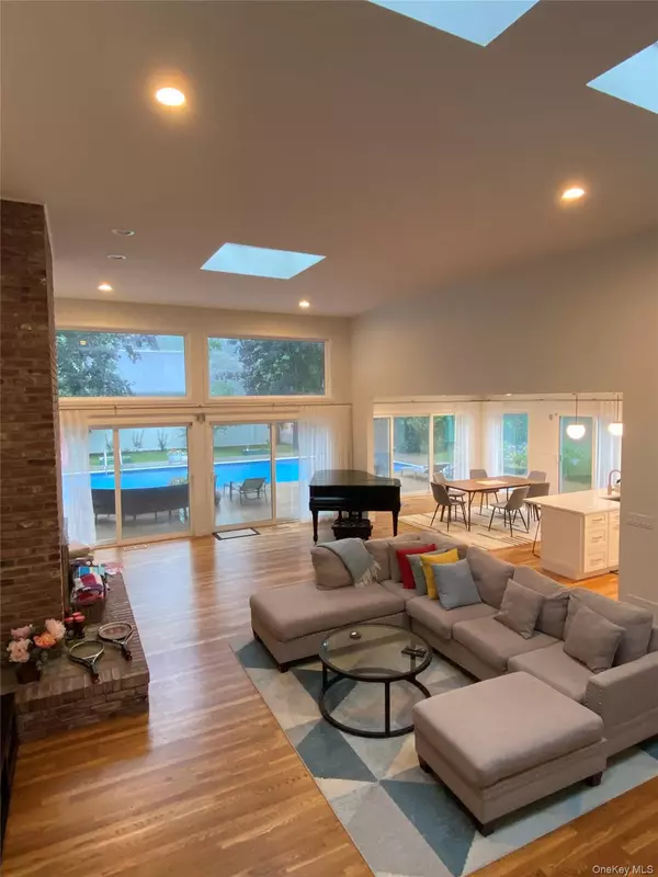 Quogue, NY 11959,14 Woodland LN