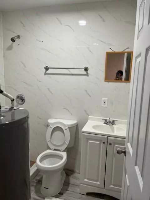 Far Rockaway, NY 11692,74-17 Hillmeyer AVE