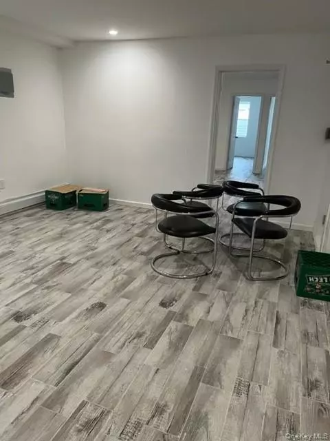 Far Rockaway, NY 11692,74-17 Hillmeyer AVE