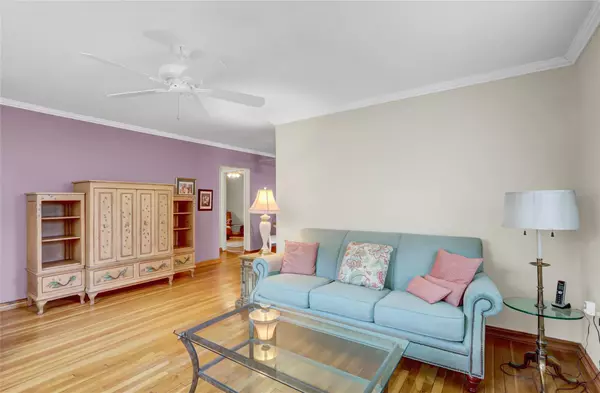 Bellerose, NY 11426,251-55 71st RD #61A