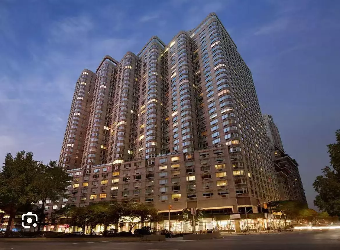 New York (manhattan), NY 10023,30 W 63rd ST #8T