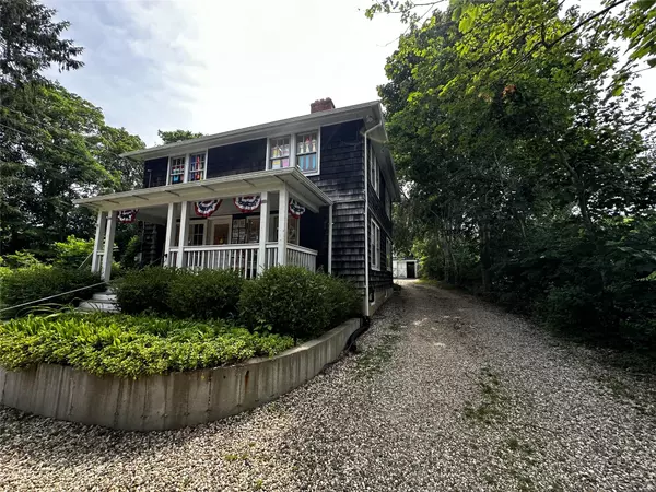 East Hampton, NY 11937,144 N Main ST