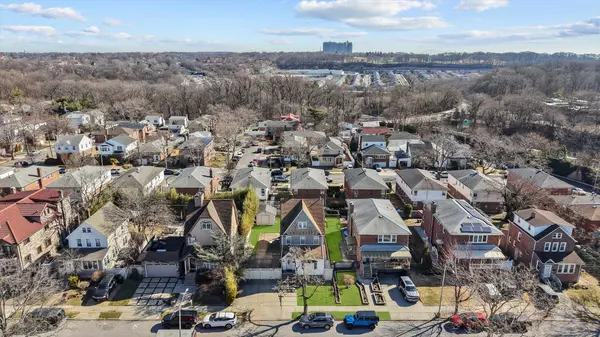 Oakland Gardens, NY 11364,5831 229th ST