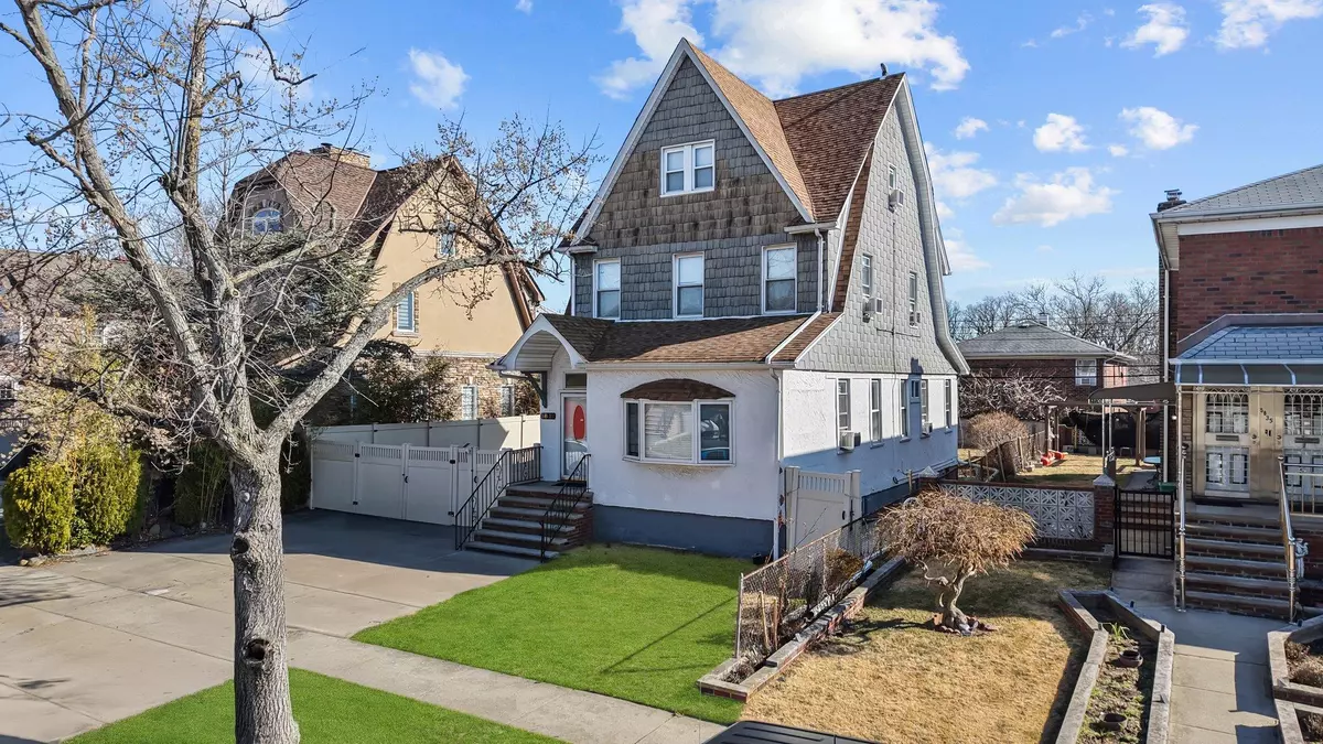 Oakland Gardens, NY 11364,5831 229th ST