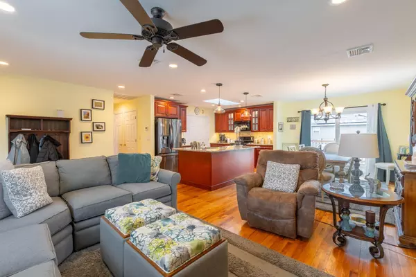 Lindenhurst, NY 11757,232 Linton AVE