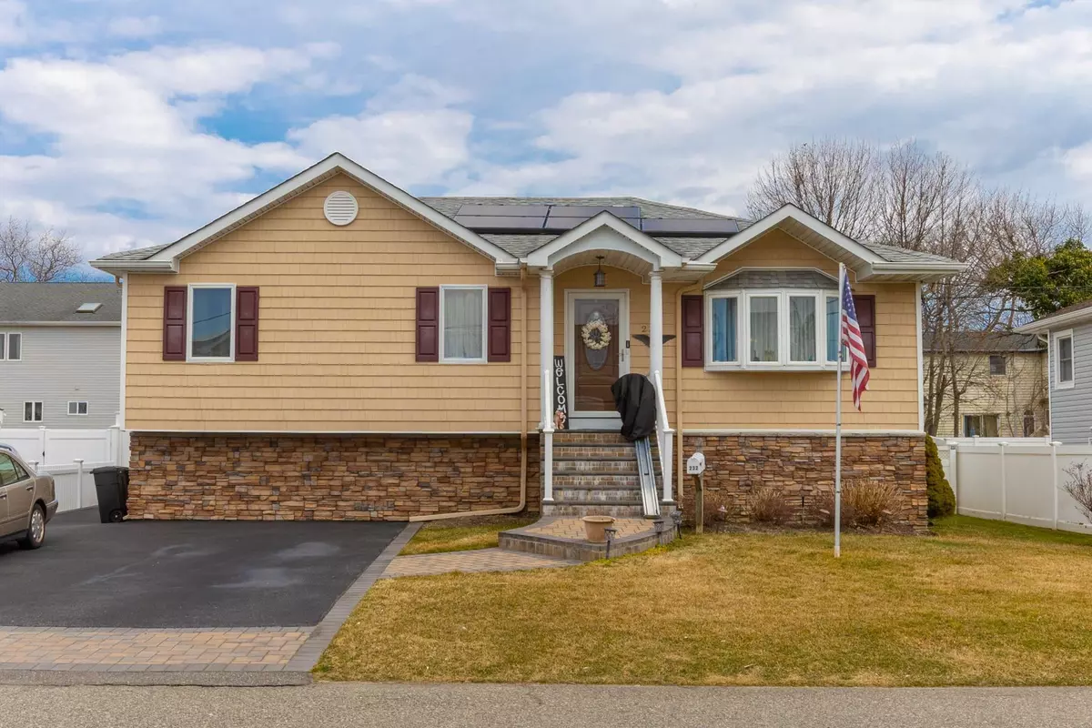 Lindenhurst, NY 11757,232 Linton AVE