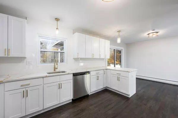 Pleasant Valley, NY 12569,33 Whiteford DR