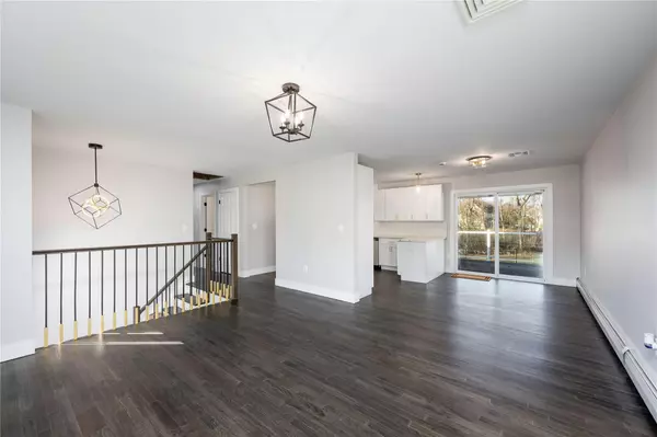 Pleasant Valley, NY 12569,33 Whiteford DR
