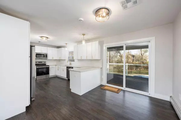 Pleasant Valley, NY 12569,33 Whiteford DR