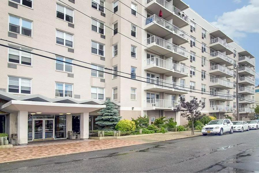 522 Shore RD #3L, Long Beach, NY 11561