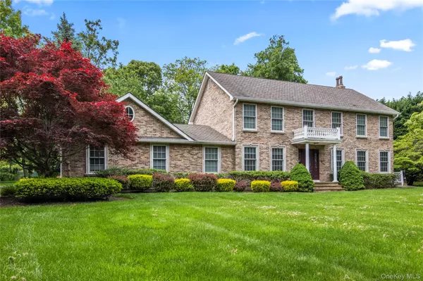 10 Fairway DR, Port Jefferson, NY 11777