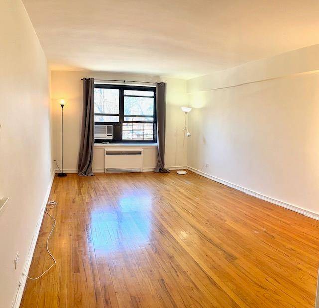 Oakland Gardens, NY 11364,211-06 75th AVE #3A
