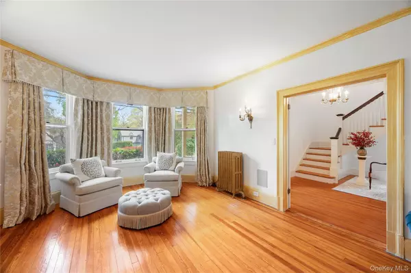 Scarsdale, NY 10583,66 Drake RD