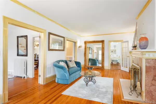 Scarsdale, NY 10583,66 Drake RD