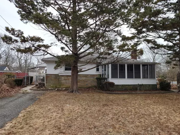 Shirley, NY 11967,18 Merrick RD