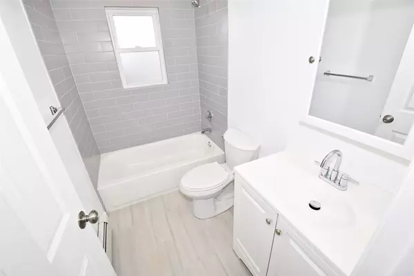 Central Islip, NY 11722,1347 Ferndale BLVD